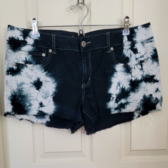 American Eagle Outfitters Pants - American Eagle Women's Tie Dye Black & White Shorts Size 16
